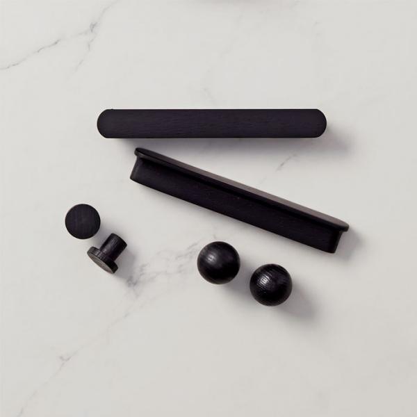 Beslagsboden B406 møbelknop i træ - Sort ask Beslagsboden B406 møbelknop i træ - Sort ask