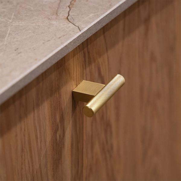 Beslagsboden B410 møbelknop m/crystal cut - Børstet messing Beslagsboden B410 møbelknop m/crystal cut - Børstet messing