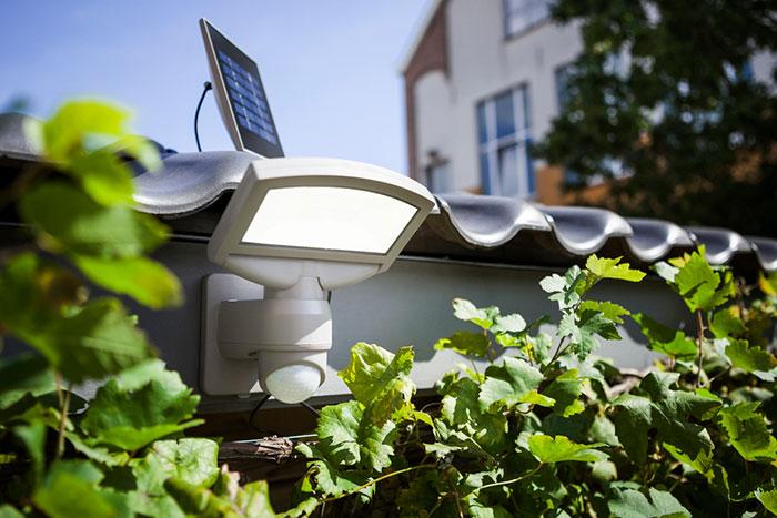 Lutec Solar Sunshine udendørslampe m/PIR-sensor og solceller - Grå