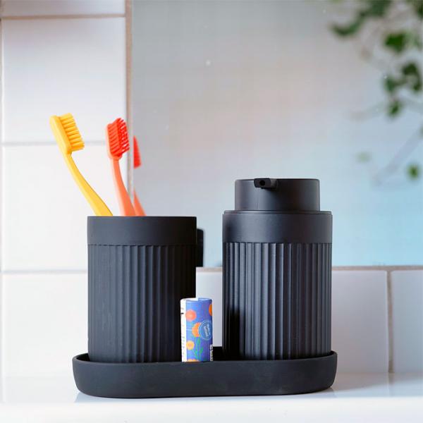 Beslagsboden Wave sæt m/sæbedispenser og krus - Mat hvid Beslagsboden Wave sæt m/sæbedispenser og krus - Mat hvid